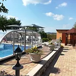 Fenyves Vendeghaz Ferienhaus *