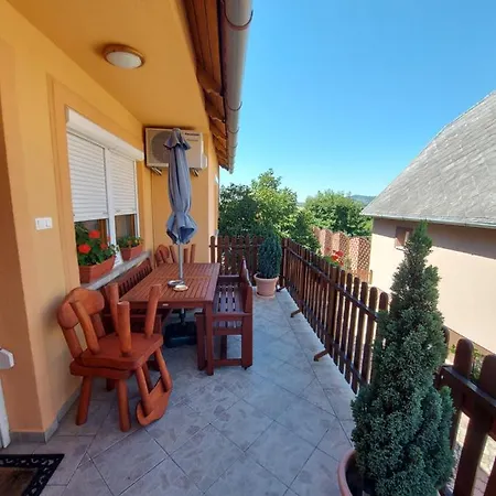 Fenyves Vendeghaz بيت للعطل *