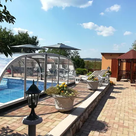 Fenyves Vendeghaz Feriehus *