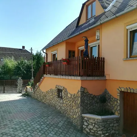 Fenyves Vendèghàz * Tapolca