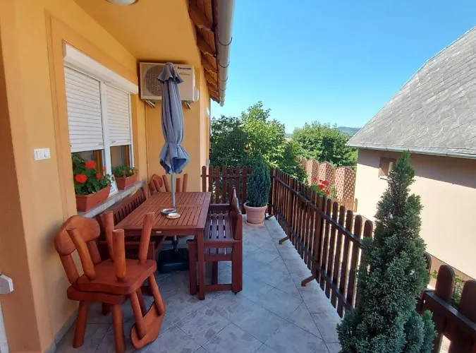 Fenyves Vendèghàz Casa de Férias *