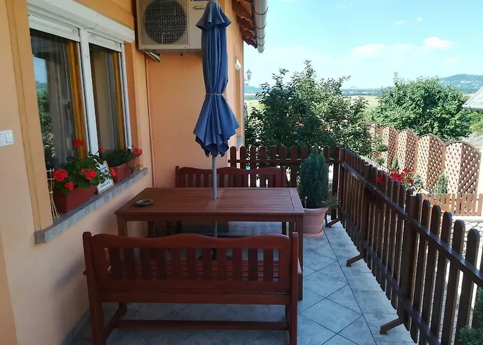 Fenyves Vendèghàz Casa de Férias Tapolca